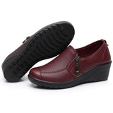 2022 Spring and Autumn shoes for mothers single shoes for middle-aged and elderly leather shoes for women wedges and midheels for elderly people