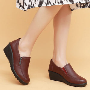 2022 Spring and Autumn shoes for mothers single shoes for middle-aged and elderly leather shoes for women wedges and midheels for elderly people